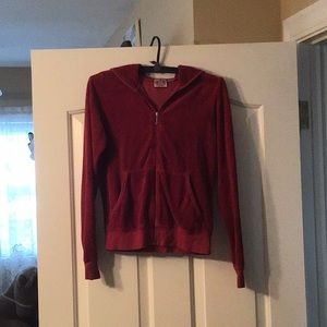 JUICY. OUTURE RED VELVET JACKET WITH HOOD AND TWO FRONT POCKETS